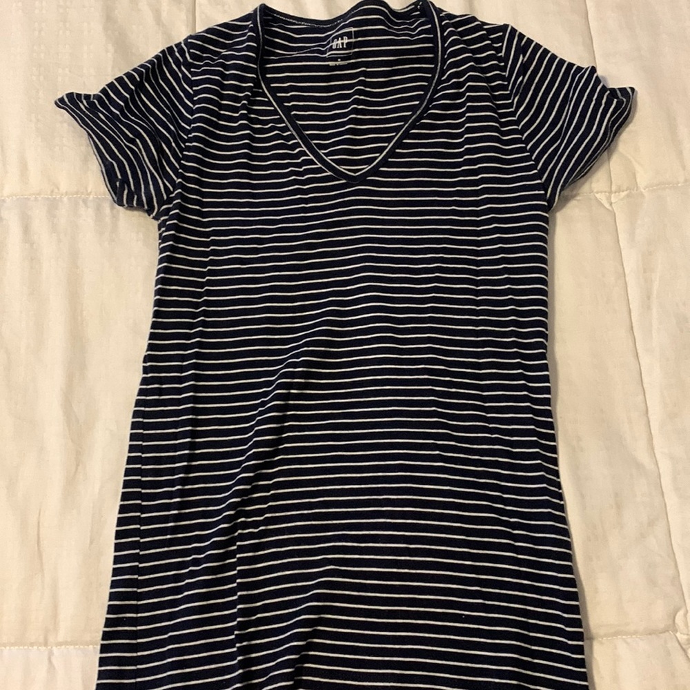 Gap v-neck t-shirt